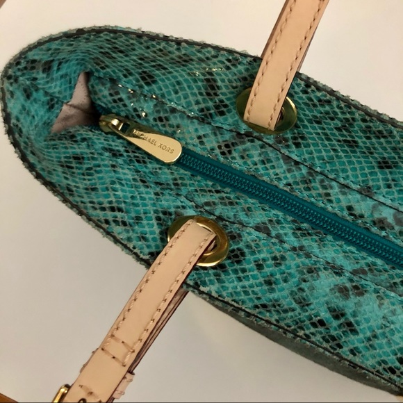 Michael Kors Jet Set python tote bag - Picture 9 of 13